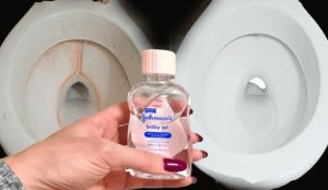 Addio alle macchie sul water, come rimuoverle in modo rapido e naturale