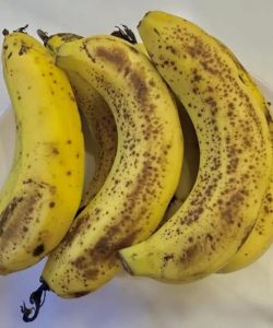 I medici rivelano che mangiare banane la sera porta a... Vedi sotto