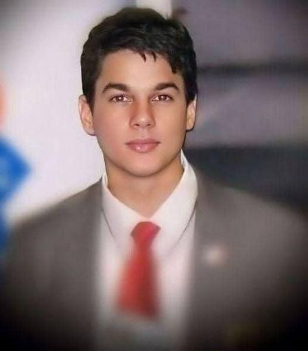 Indovina chi è: questo è un uomo molto famoso al giorno d'oggi e non è... Vedi altro Leggi di più nel primo commento.