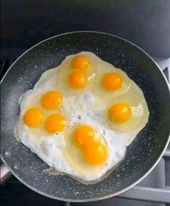Quante uova ci sono nella padella!?