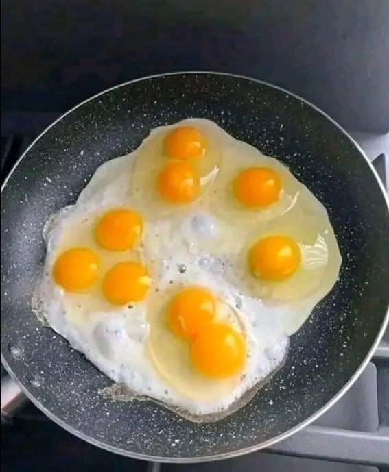 Quante uova ci sono nella padella!?